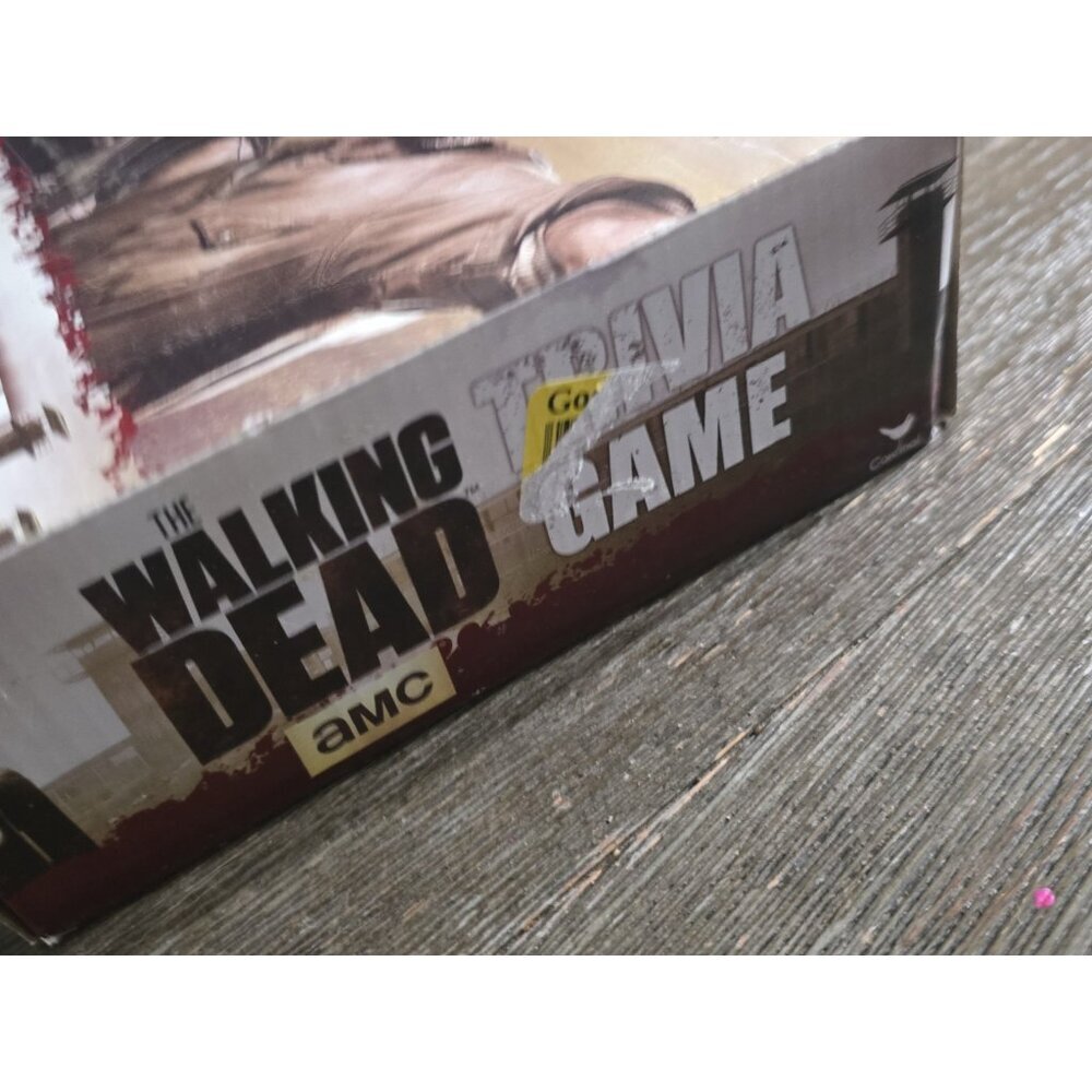 Cardinal Games, The Walking Dead Trivia Game - Picture 4 of 11